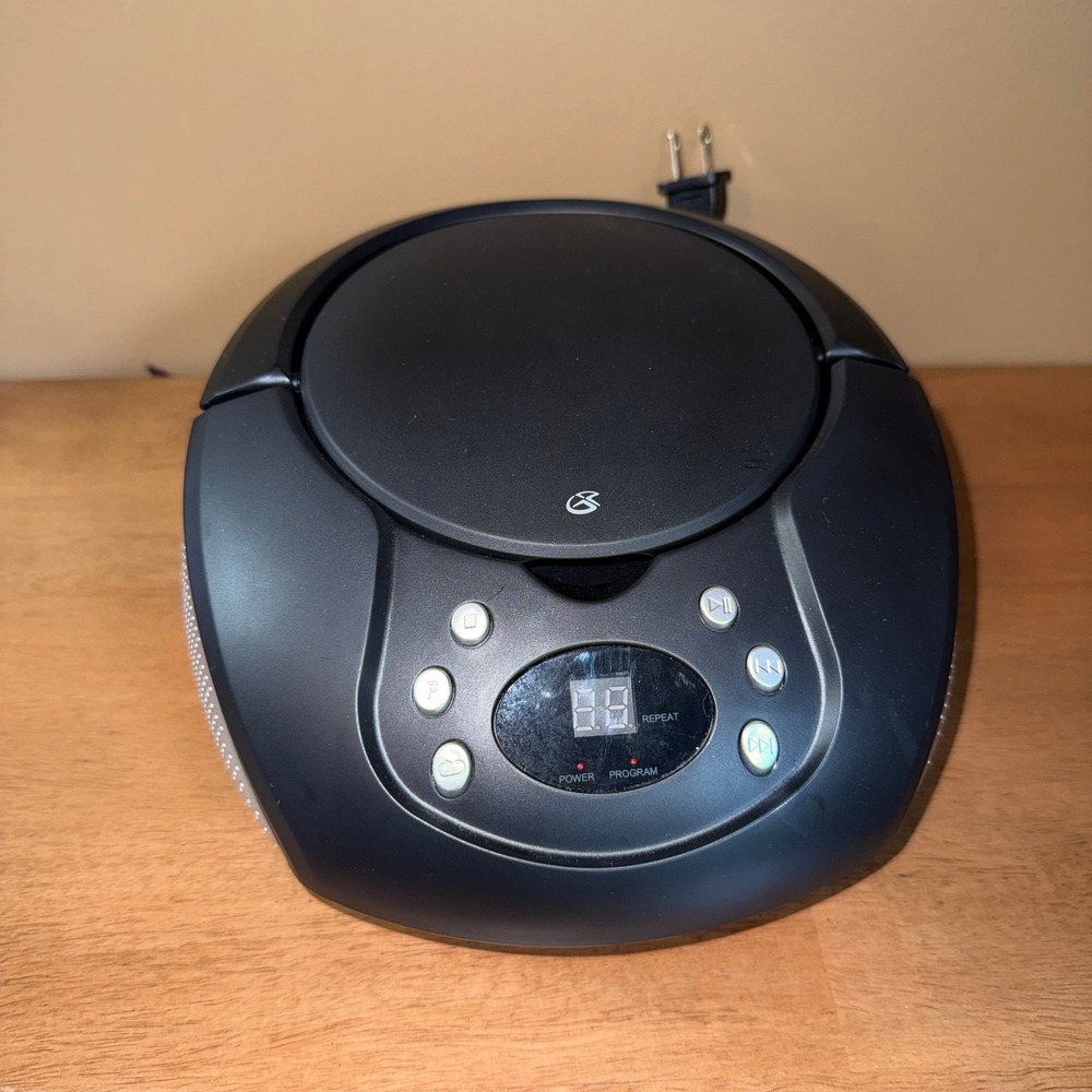 GPX BC112B Portable CD Player AM FM Radio Boombox Black AC Battery Power